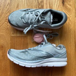Saucony Kinvara 9 grey/white (W 8.5, brand new with box)